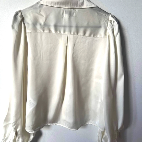 White satin buttoned shirt - Picture 4 of 4